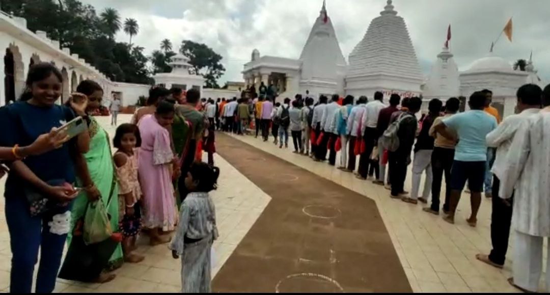Video Story- On the last Monday, the influx of devotees throughout the