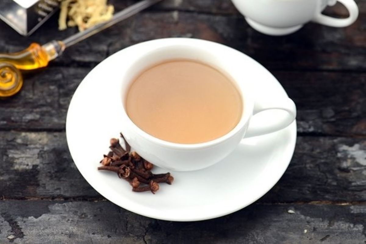 Clove Tea Benefits: लौंग की चाय पीने से सेहत को मिलते है ये अद्भुत फायदे, सर्दी-खांसी को दूर करने में होता है फायदेमंद