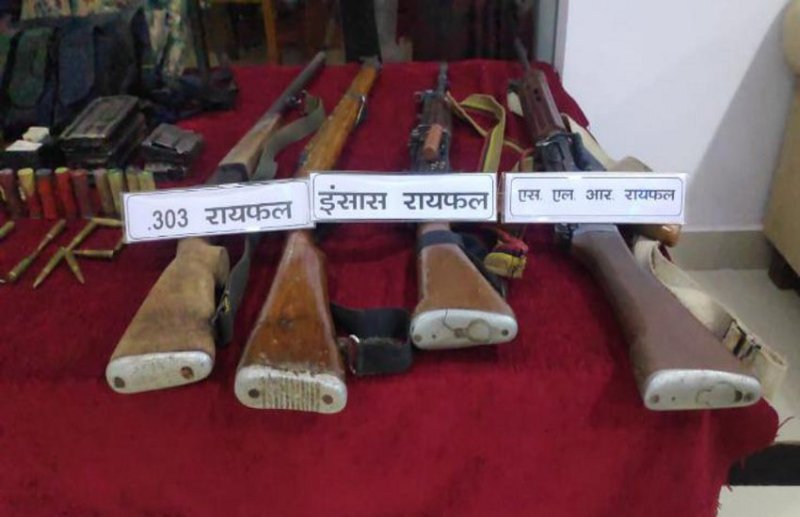 विस्फोटक, माओवादी साहित्य व अन्य सामग्री बरामद