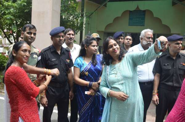 रक्षकों की राखी 