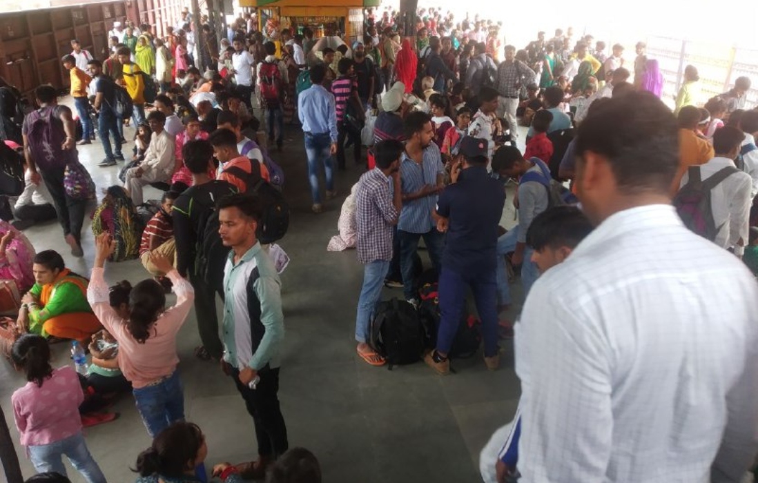 Rakshabandhan 2022 : मेरठ रेलवे स्टेशन और बस स्टैंड पर उमड़ी भीड़,दिखा ऐसा नजारा