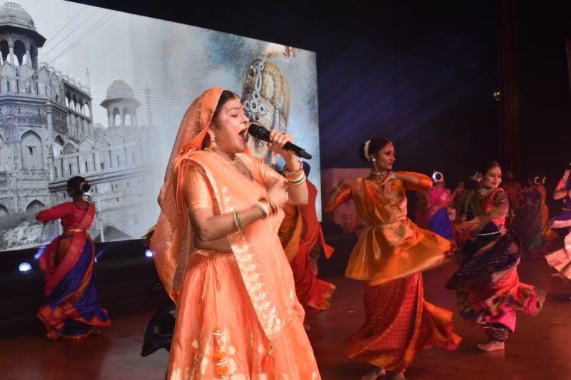 Azadi ka Amrit Mahotsav: पदमश्री लोकगायिका मालिनी अवस्थी के गाए तरानों ने देशभक्ति से सराबोर किया माहौल