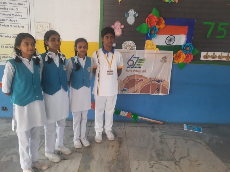 बच्चों ने आजादी के अमृत महोत्सव पर सुनाई कविता और गाने