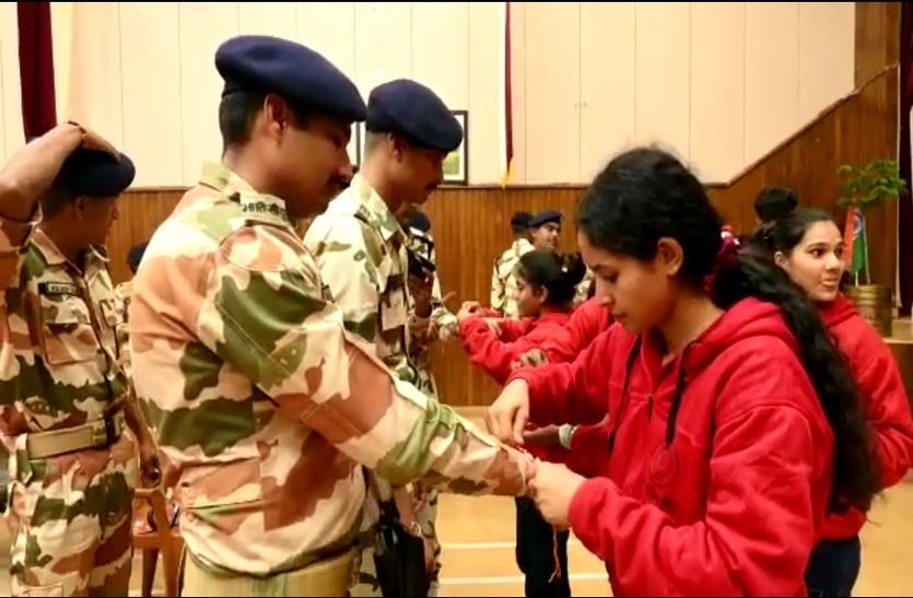 देश के 'रक्षकों' की कलाइयों पर रक्षा सूत्र, ITBP जवानों को जयपुर की बेटियों ने बांधी राखी