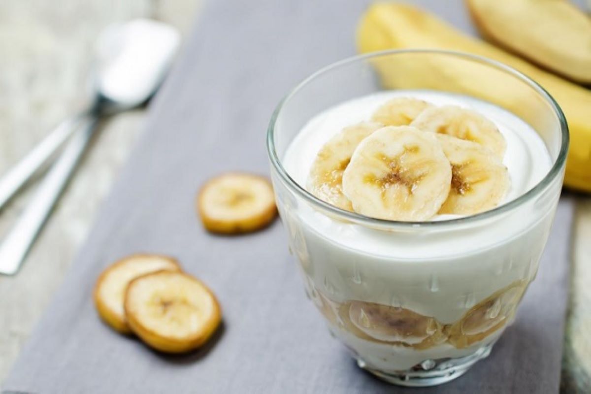 Curd With Banana Benefits: दही और केला खाने के है कमाल के फायदे, कमजोरी को करता है दूर
