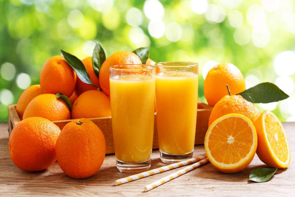 Orange Juice Benefits: संतरे के जूस का सेवन करने से दूर होती है कई समस्याएं, इम्यूनिटी सिस्टम को बनाता है मजबूत