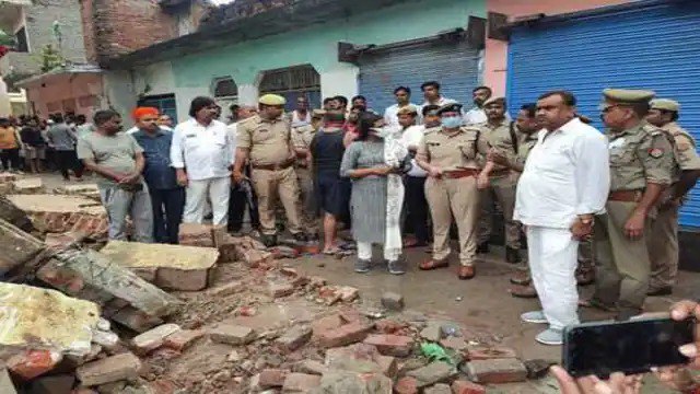  Two sisters died after school wall collapsed during rain one is critical in Kanpur Dehat