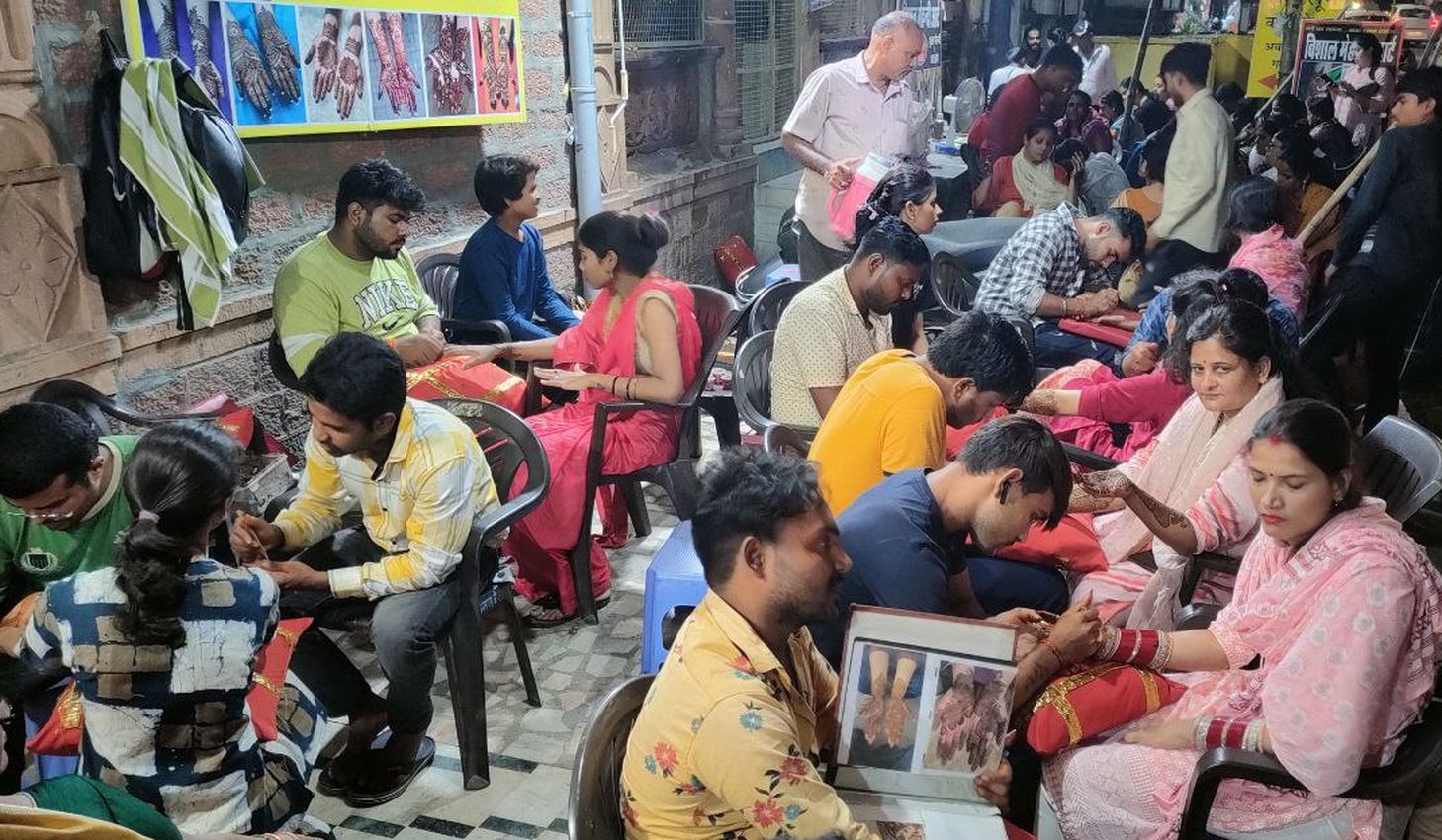 Teej: महिलाओं ने पति की दीर्घायु के लिए रखा व्रत