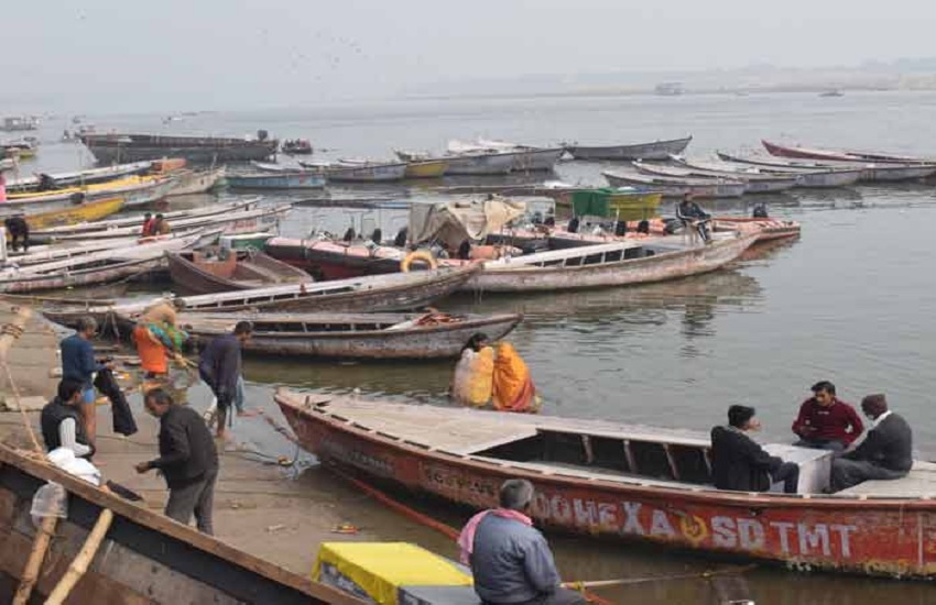 गंगा में चप्पू वाली नावों के परिचालन पर रोक