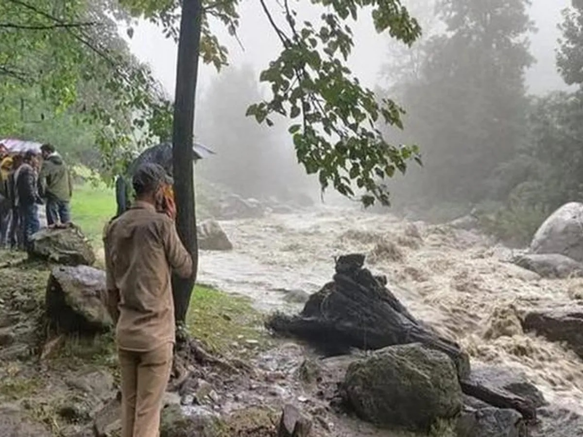 More than 100 roads blocked in Himachal due to landslide, heavy rain alert for four days