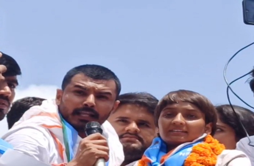 एनएसयूआई प्रदेशाध्यक्ष अभिषेक चौधरी बोले.- निहरिका एनएसयूआई के झंडे के मजबूत करने का काम करेंगी