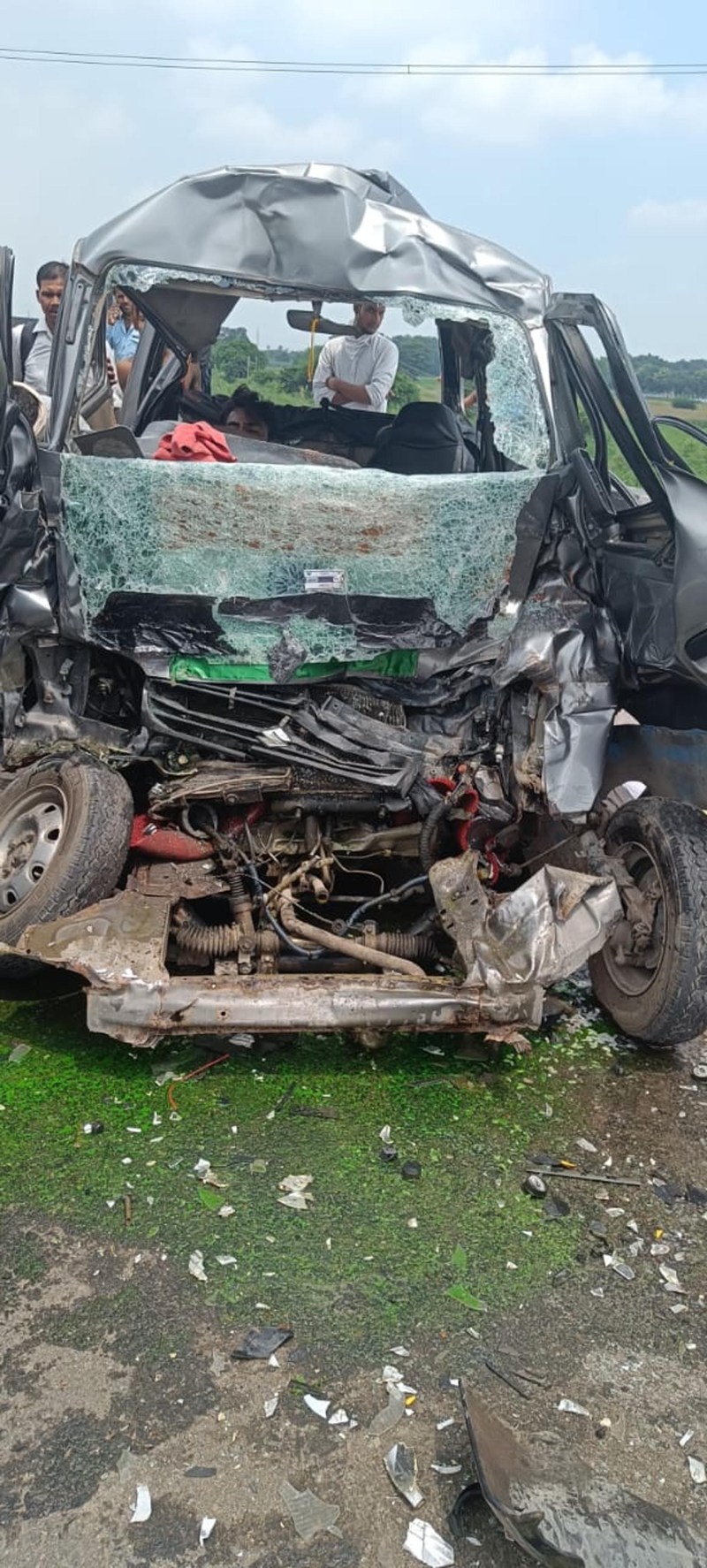 दिल्ली- मेरठ एक्सप्रेसवे पर भीषण सड़क हादसे में महिला सहित चार की दर्दनाक मौत