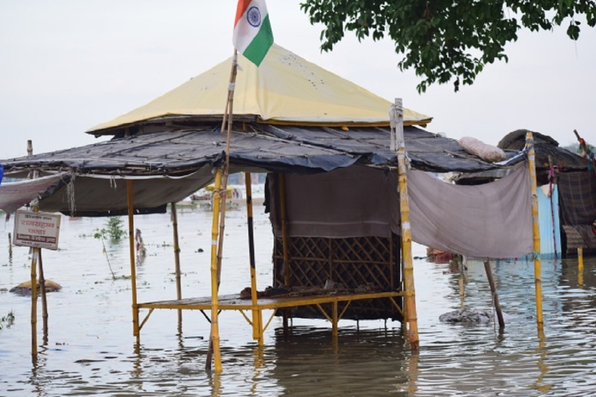 UP Top News : प्रयागराज में गंगा यमुना में उफान, बाढ़ से घिरी दो लाख की आबादी