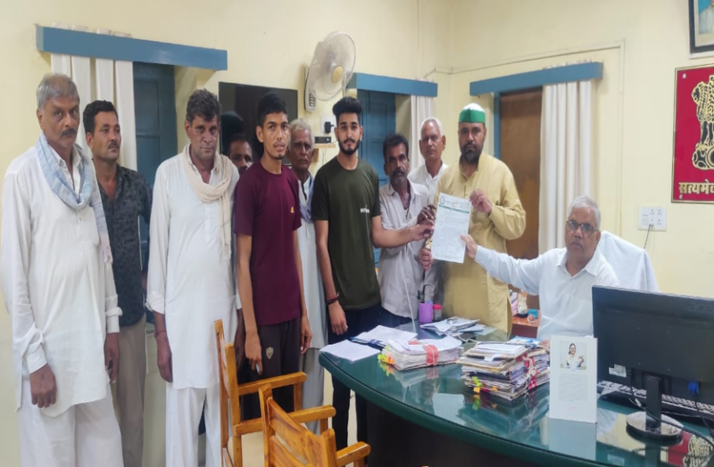 churu news-- सरकारी नौकरी, परिवार को 50 लाख का मुआवजा और सुरक्षा दे सरकार