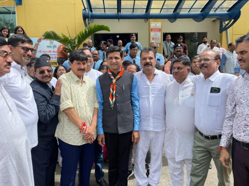 माने नहीं मेंदोला, संगठन सरेंडर