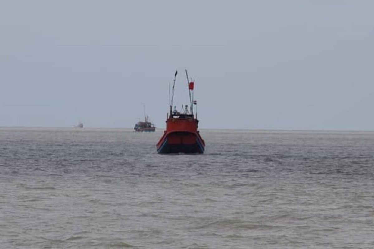 Trawler capsize in Bay of Bengal, 18 fishermen missing