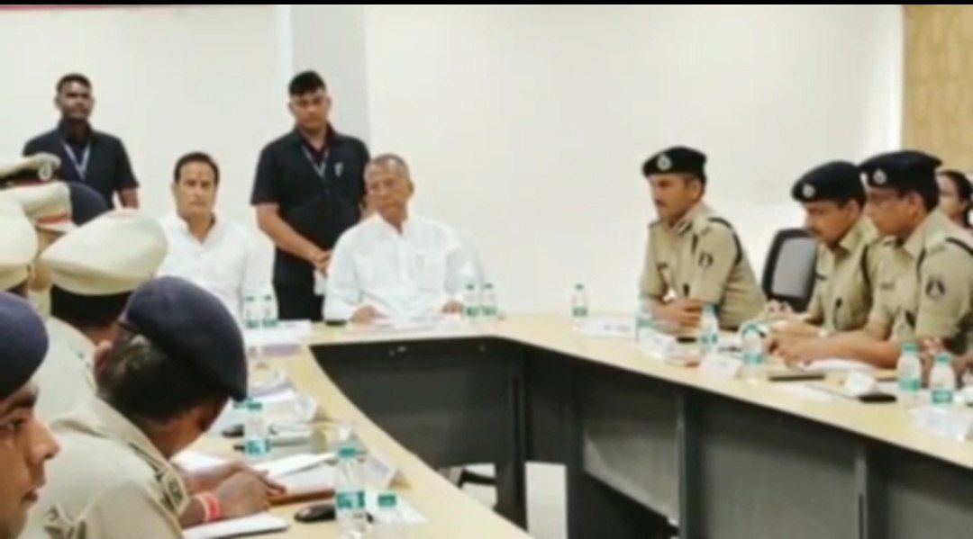 Raipur Rang छत्तीसगढ़ में बढ़ते क्राइम को लेकर गृहमंत्री ने ली पुलिस विभाग की बैठक ...