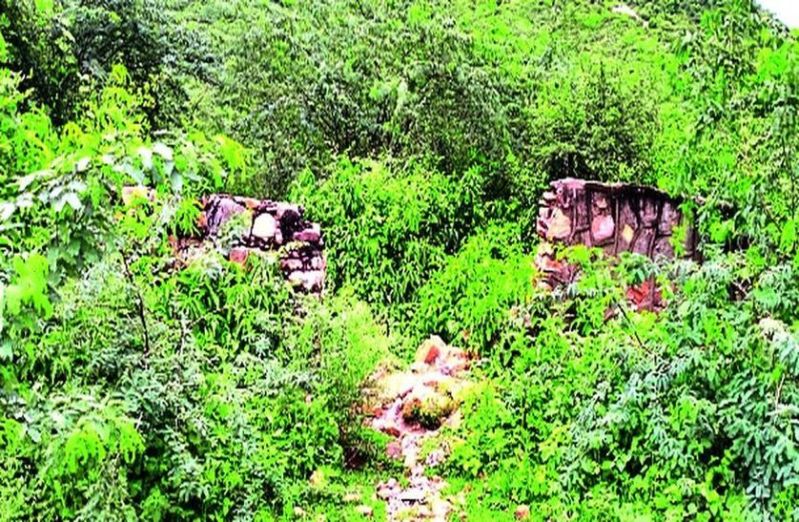 बजट का अभाव, कैसे हो टूटी सुरक्षा दीवार ठीक