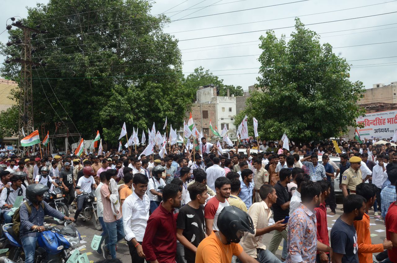 छात्रों ने रैलियां निकाल दिखाया शक्ति प्रदर्शन, नामांकन भरा, 3 दिन बाद चुनाव
