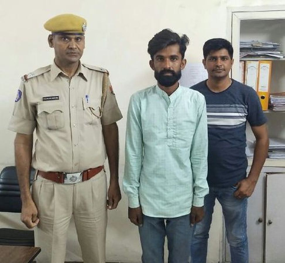 Pistol seized : पिता को महामंत्री बता रौब दिखाने वाले से पिस्तौल जब्त