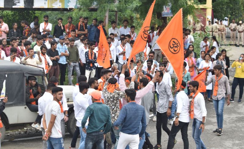 Student Union Election : छात्रसंघ चुनाव का चढऩे लगा रंग, रैली के साथ नामांकन भरने पहुंचे