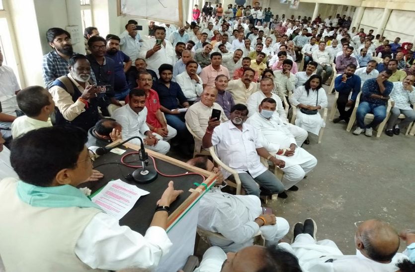 Indore News : पद लेकर घर बैठे कांग्रेस नेता होंगे पार्टी से बाहर