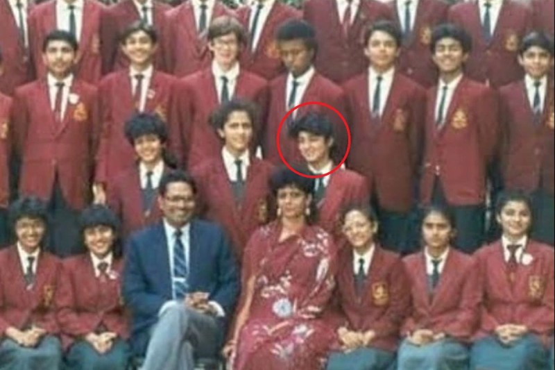 फोटो में दिखने वाला ये लड़की आज है एक सुपरस्टार की पत्नी