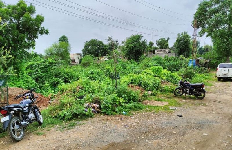 जमीन खरीदने वाला आसपुर का, भुगतान सागवाडा की बैंक से और गवाह बांसवाड़ा से