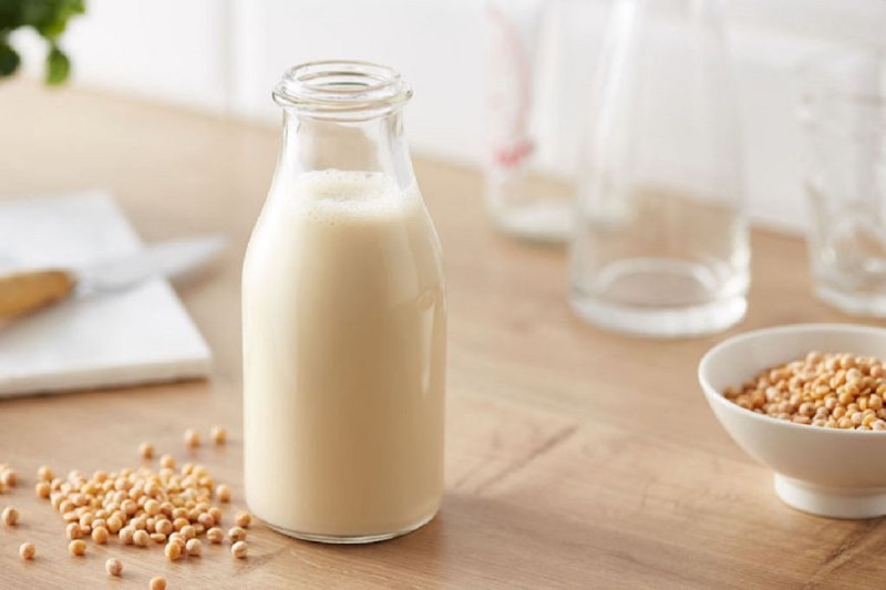 Soya Milk Benefits: सोया मिल्क के भी हैं कमाल के फायदे, हड्डियों को मजबूत बनाने में करता है मदद