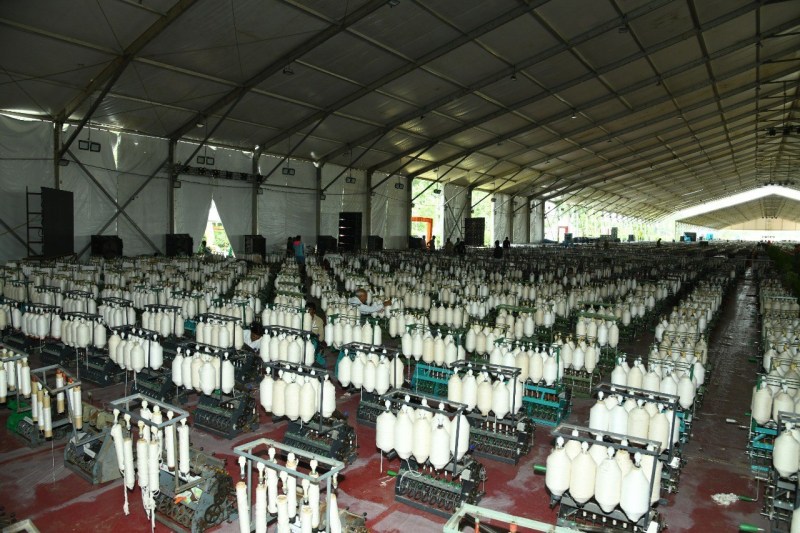 PM मोदी के समक्ष अहमदाबाद में साबरमती नदी किनारे 7500 महिलाएं एक साथ कातेंगी सूत