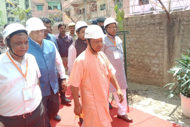 cm-yogi-inspected-three-projects-in-ghaziabad.jpg