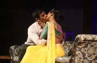 रायपुर: नाटक में रियल लिपलॉक सीन