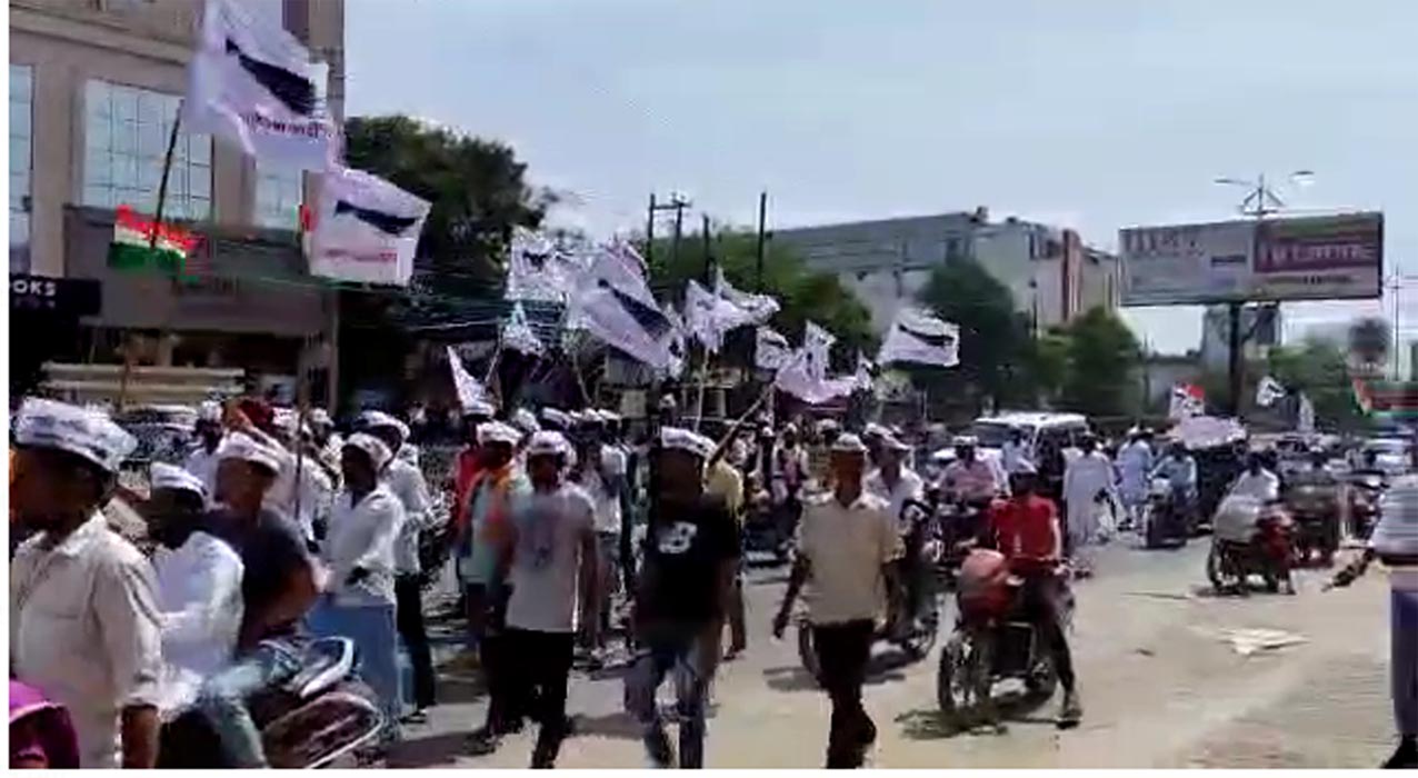 महंगाई और बेरोजगारी के खिलाफ आम आदमी पाटी ने निकाली मेरठ में पदयात्रा, लगाए मोदी सरकार विरोधी नारे