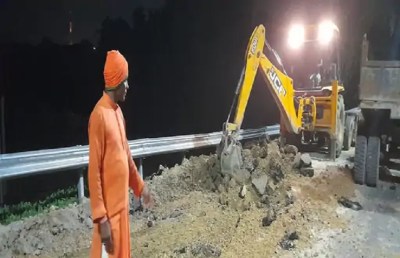 फुलवरिया, फोरलेन के धंसे एप्रोच मार्ग की व रेलिंग की मरम्मत शूरू