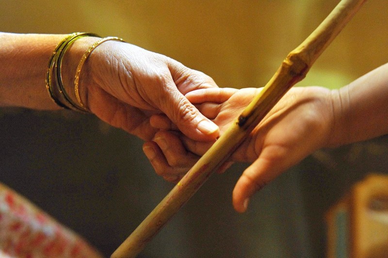 Kalyan Titwala Teacher beat Student wrist fracturd