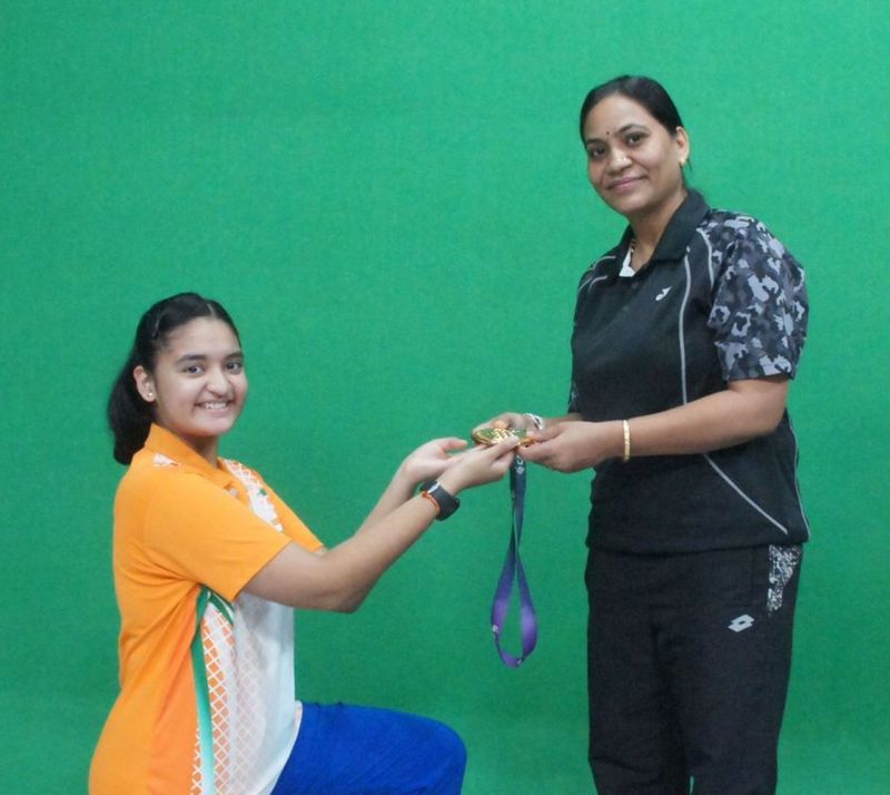 जुनून: खुद ने जीते कई मेडल, मूक बधिर शिष्या ने लहराया विदेश में परचम