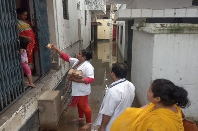 वाढ़ प्रभावित क्षेत्रो में मेडिकल टीम का दौरा, पीड़ितों के उपचार संग किया दवा वितरण
