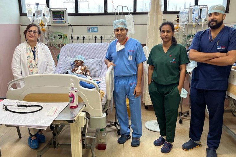 जिस गंभीर ऑपरेशन के लिए परिजन तक नहीं माने, चिकित्सकों ने मनाया और अब ठीक होकर घर लौटा तो खुशी के आंसू छलक आए