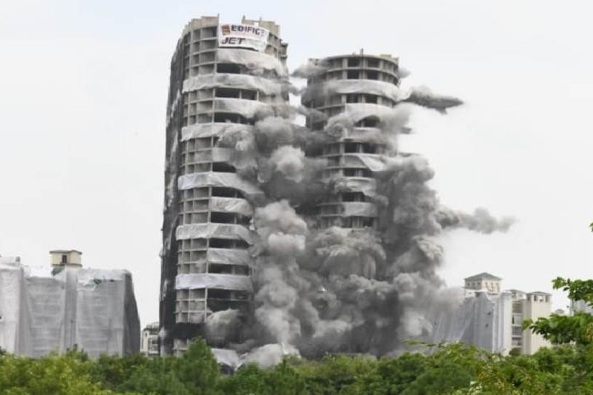 action-will-be-taken-against-the-officers-involved-in-supertech-twin-towers-case-up-government-is-waiting-for-vigilance-report.jpg
