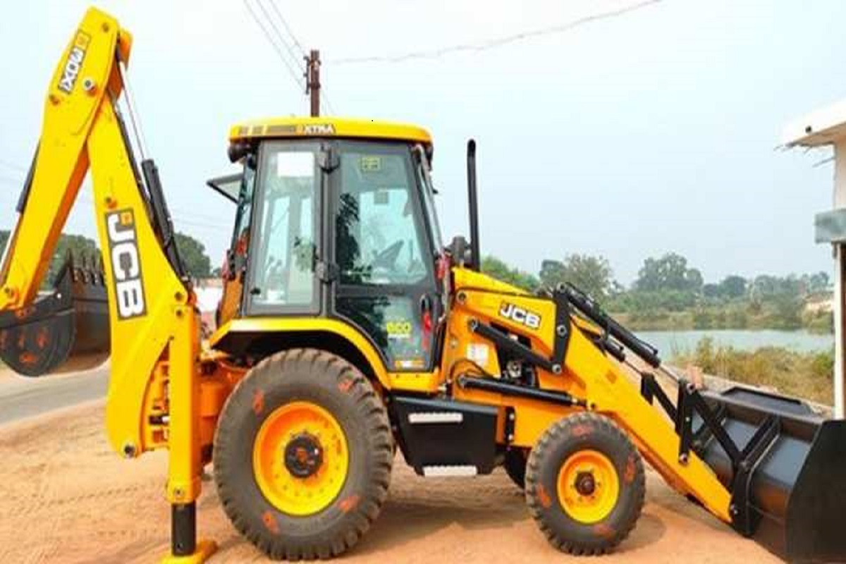 police_arrived_with_bulldozer_to_help_women_in_bijnor.jpg