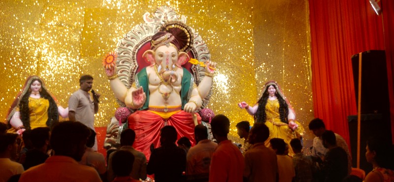 रेलवे स्टेशन के दगडू सेठ की गणेश प्रतिमा आकर्षण का केन्द्र