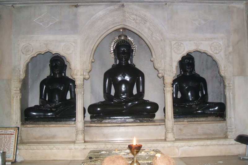 Arihant Parmeshthi is the seat of 24 Gods with God