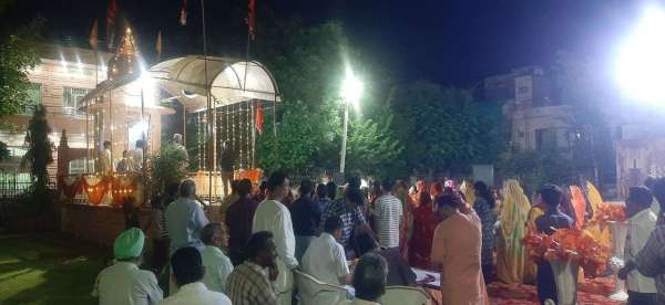 वैदिक मंत्रोच्चार के साथ विराजित महागणपति की आराधना