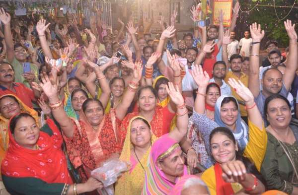 सिद्धि सदन गजवदन विनायक, कृपासिंधु सुंदर सब दायक