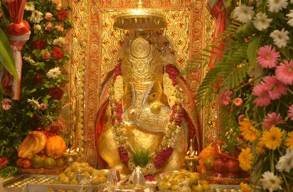 सिद्धि सदन गजवदन विनायक, कृपासिंधु सुंदर सब दायक