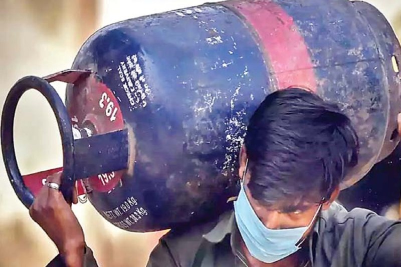 LPG Cylinder Price : लखनऊ में व्यावसायिक एलपीजी सिलेंडर 91 रुपए हुआ सस्ता