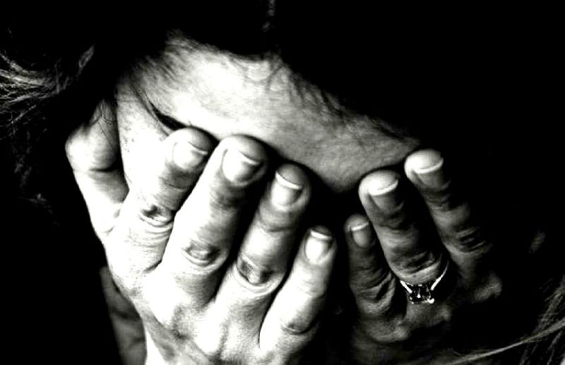 छोटा भाई और उसका दोस्त करते रहे बलात्कार, नाबालिग ने दिया बच्चे को जन्म