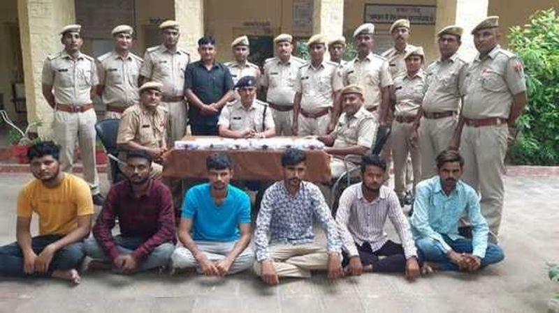 crime...मध्यप्रदेश से खरीदते थे देसी पिस्टल, संपर्क में आने वाले अपराधियों को बेची, गिरोह के 6 आरोपियों को 10 पिस्टल के साथ पकड़ा