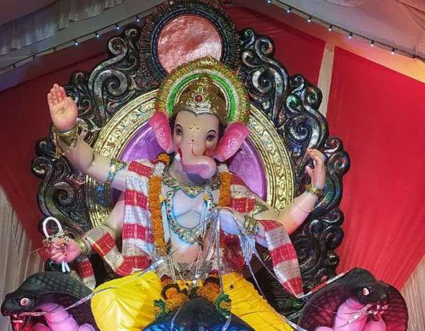 कॉलोनी के राजा