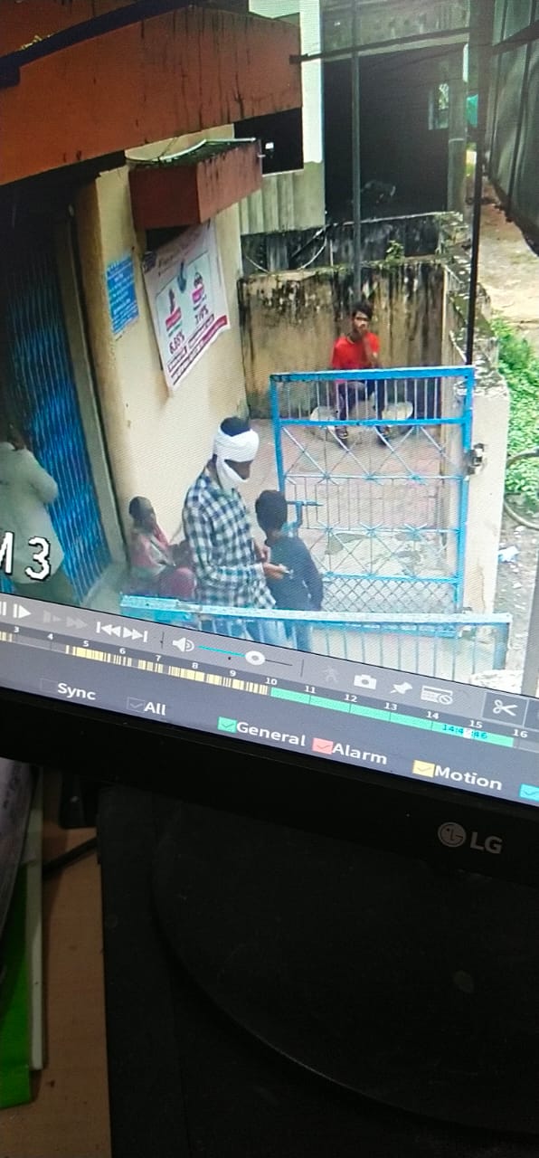 सेंट्रल बैंक में पैसे निकालने आए व्यक्ति से 14500 रुपए चोरी